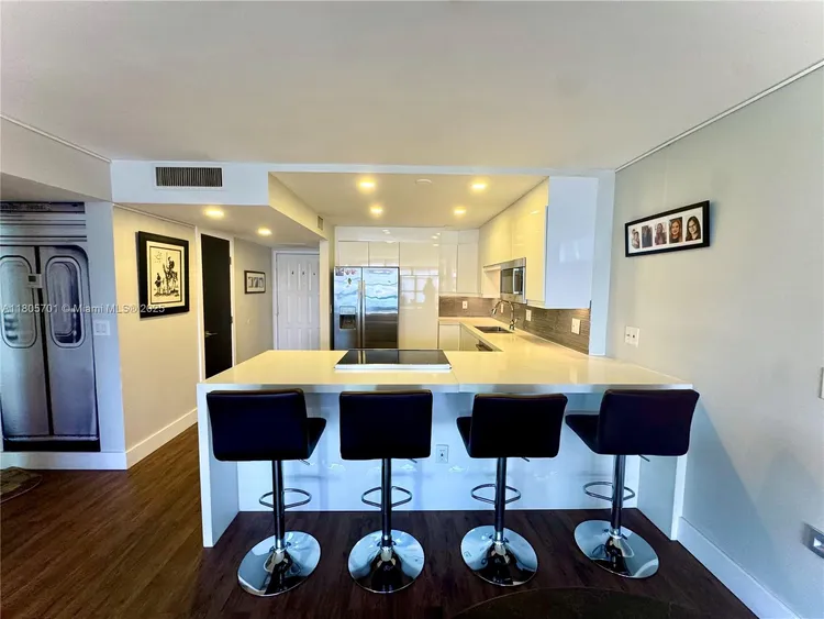 200 Leslie Condo #817 image #6