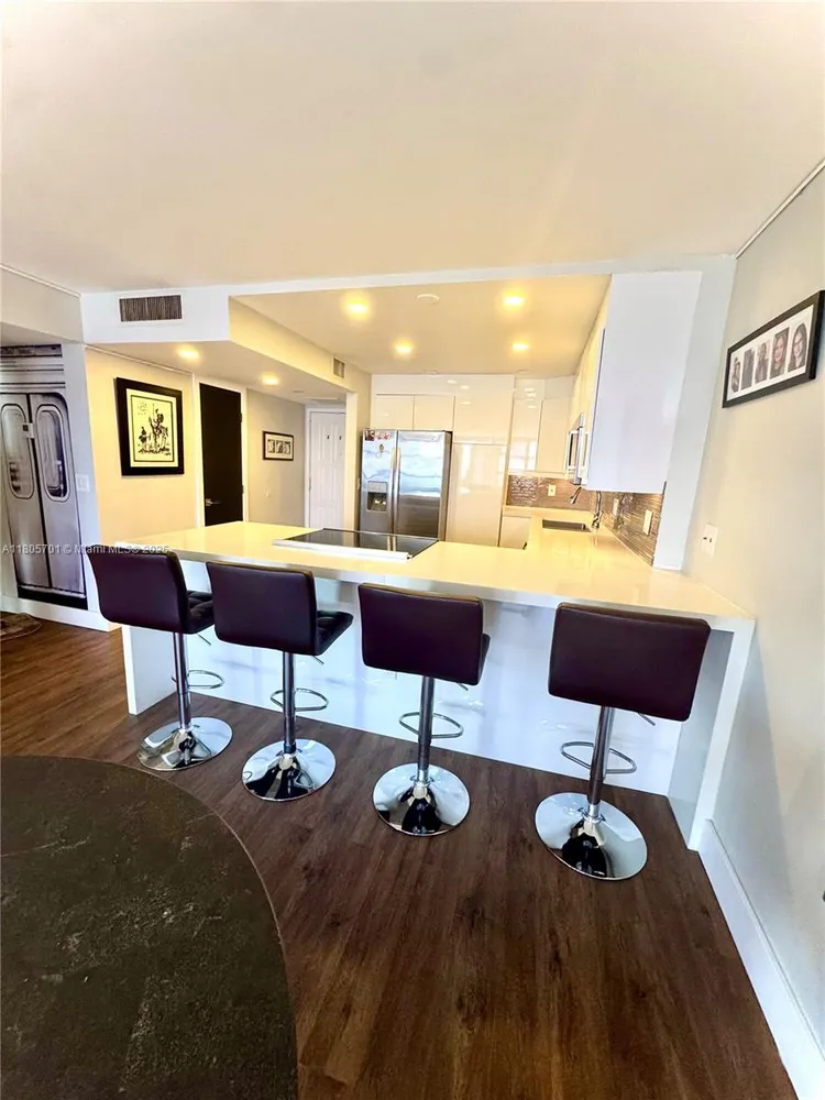 200 Leslie Condo #817 image #7