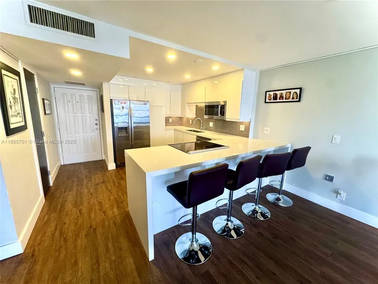 200 Leslie Condo #817 image #8