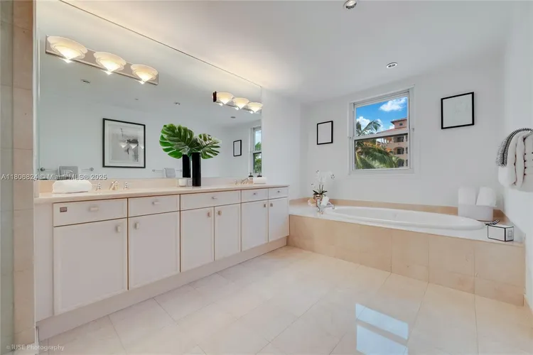 Padua Condo Deering Bay #231 image #9