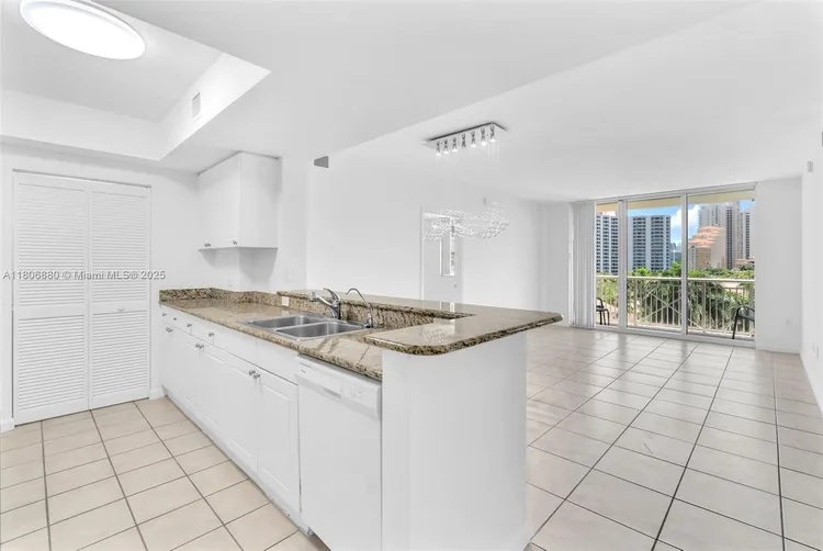 Turnberry on the Green #607 image #7