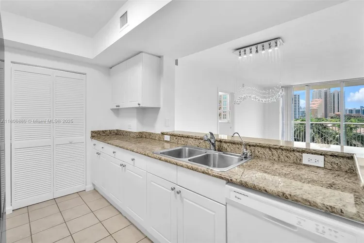 Turnberry on the Green #607 image #9