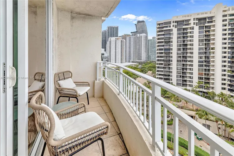 Isola #1409 image #11