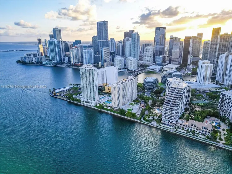 Isola #1409 image #25