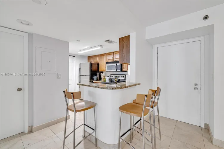 Isola #1409 image #6