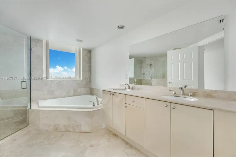 Duo Condo #1607W image #10