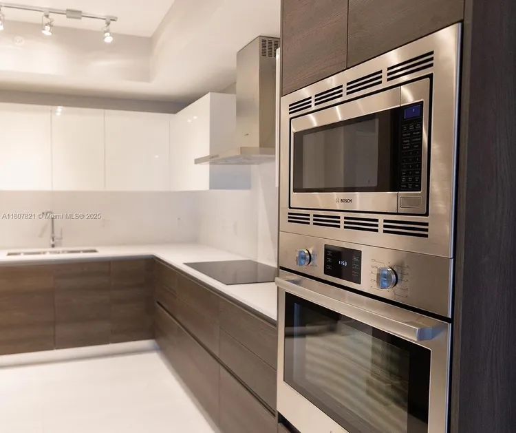 Merrick Manor #810 image #11