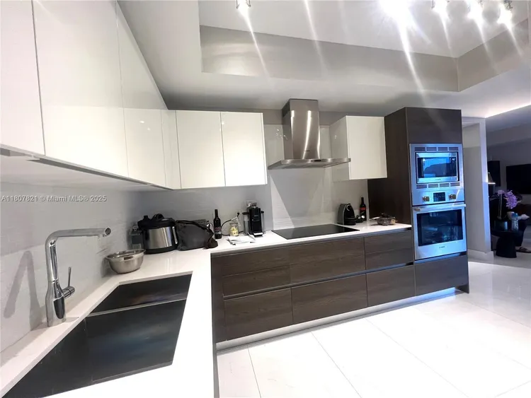 Merrick Manor #810 image #8