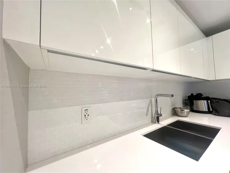 Merrick Manor #810 image #9