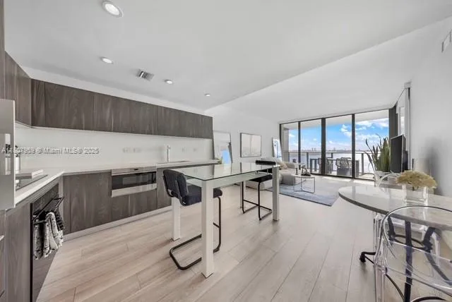 One Paraiso #1405 image #10