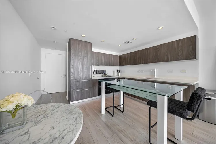 One Paraiso #1405 image #11