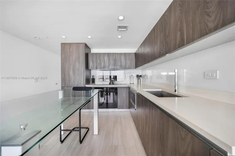 One Paraiso #1405 image #12