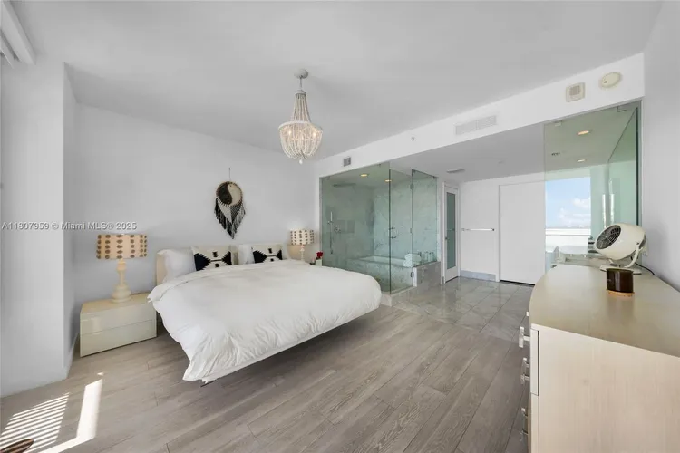 One Paraiso #1405 image #13