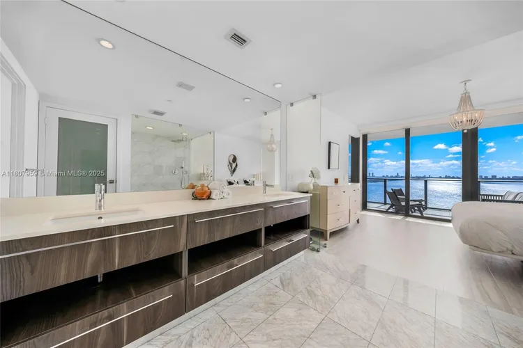 One Paraiso #1405 image #17