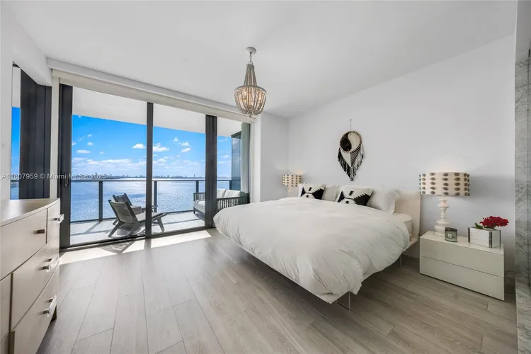 One Paraiso #1405 image #18