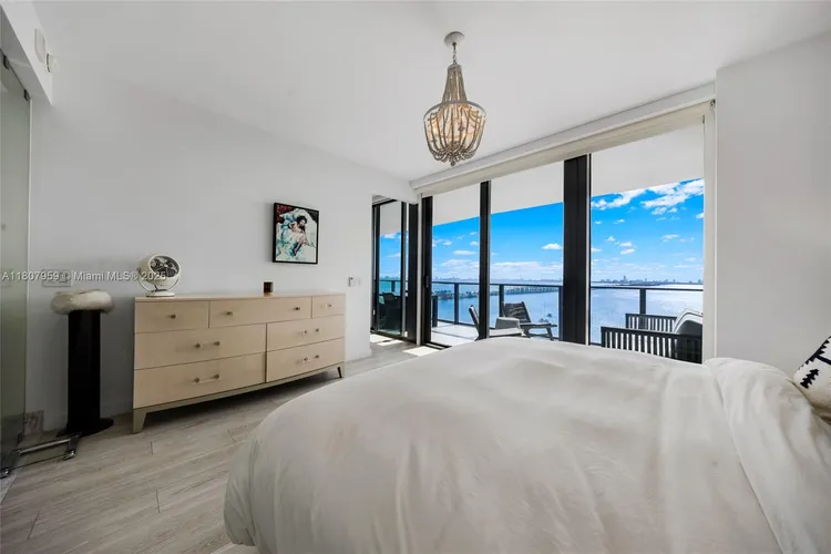 One Paraiso #1405 image #19