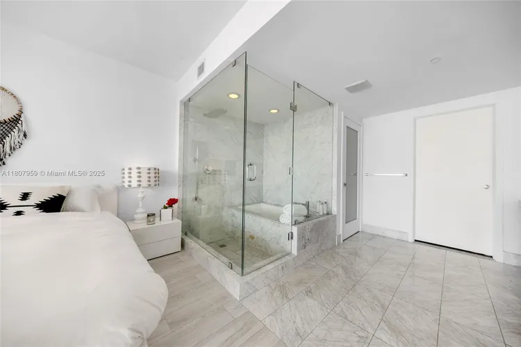 One Paraiso #1405 image #20