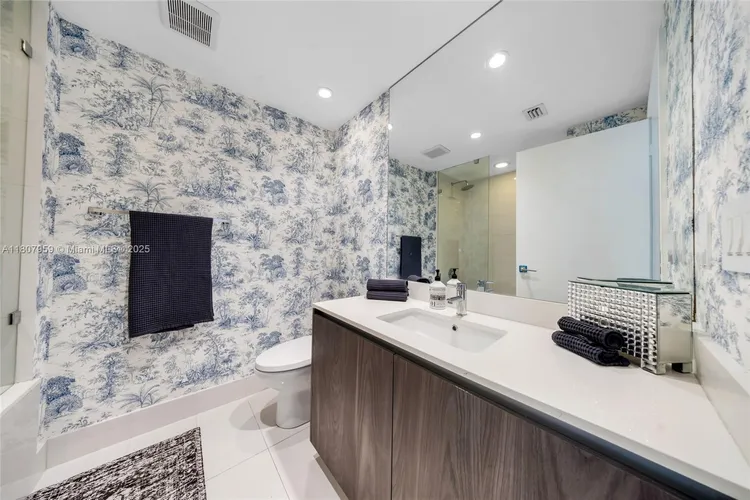 One Paraiso #1405 image #21