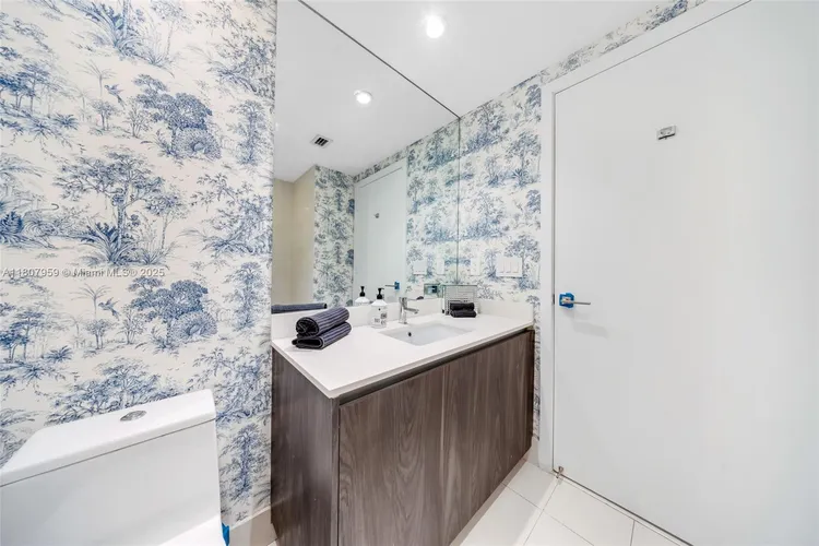 One Paraiso #1405 image #22