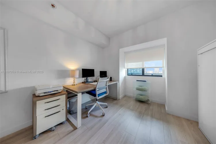 One Paraiso #1405 image #25