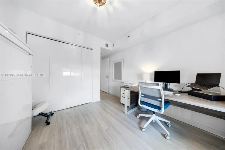 One Paraiso #1405 image #26