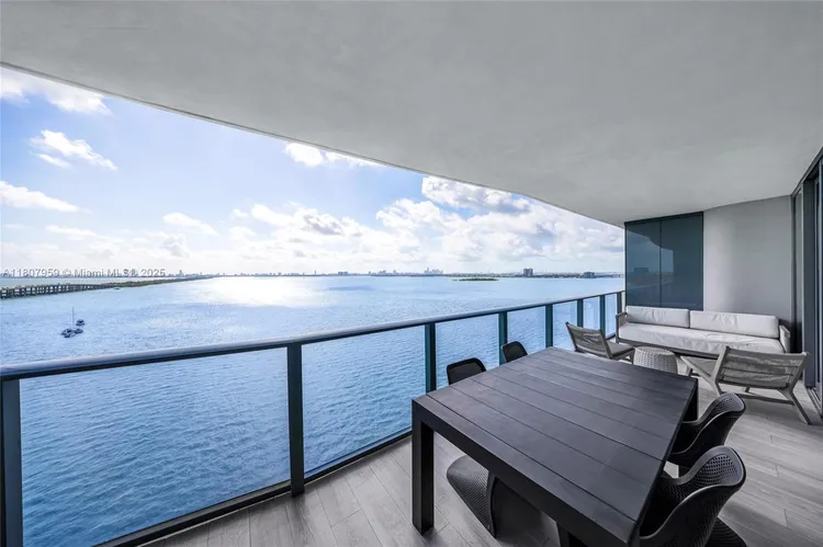 One Paraiso #1405 image #27