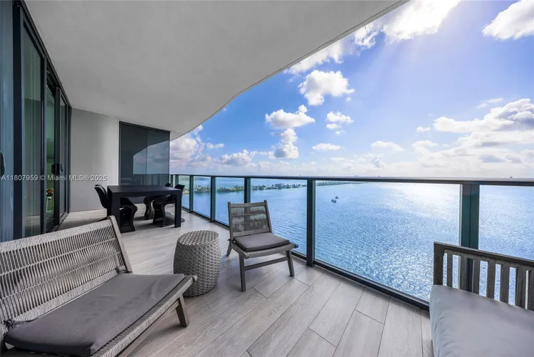 One Paraiso #1405 image #28