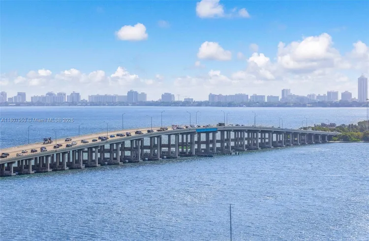 One Paraiso #1405 image #29