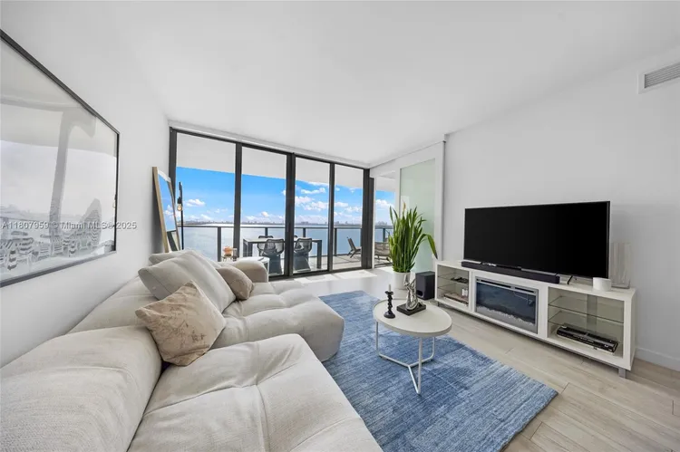 One Paraiso #1405 image #6