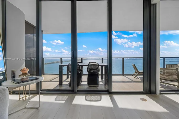 One Paraiso #1405 image #9