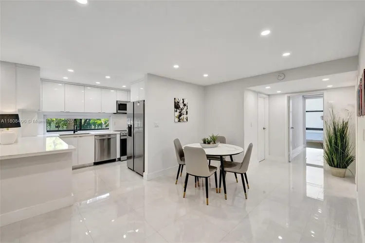 Plaza of the Americas #220 image #11