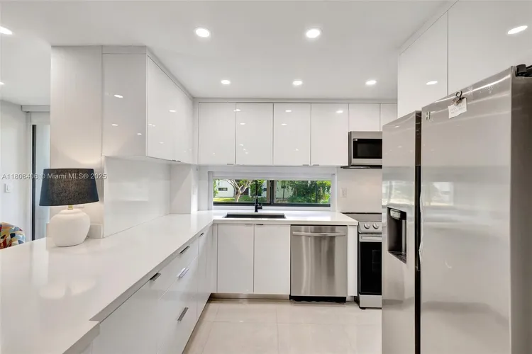 Plaza of the Americas #220 image #12