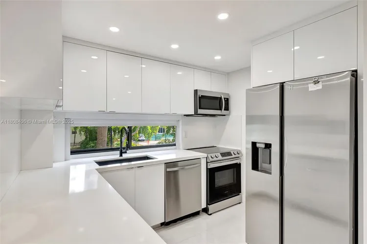 Plaza of the Americas #220 image #13