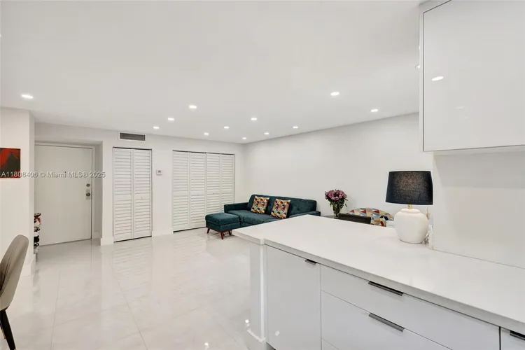 Plaza of the Americas #220 image #14