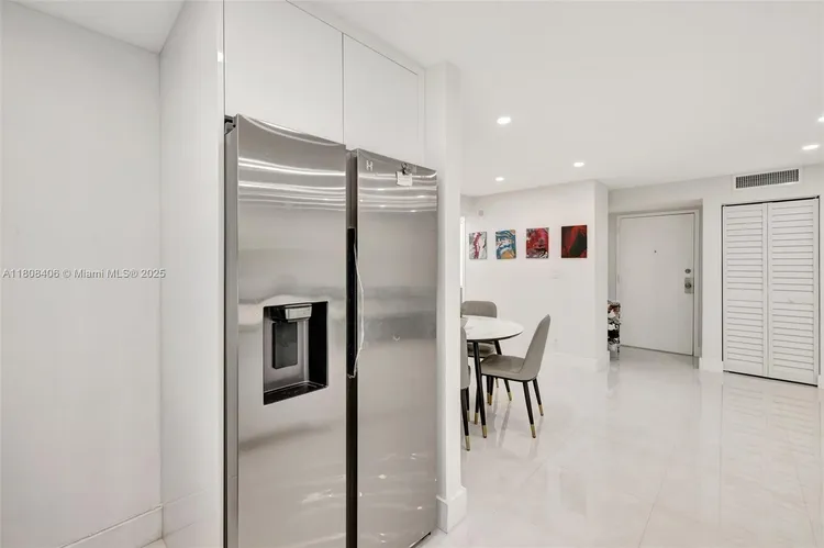 Plaza of the Americas #220 image #15