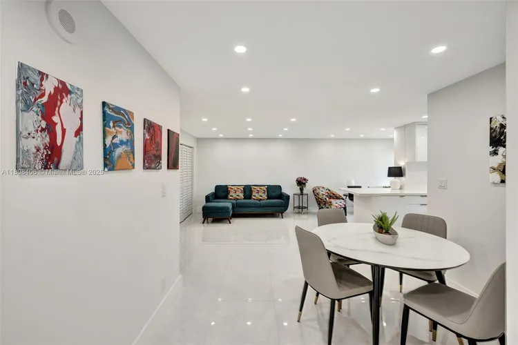 Plaza of the Americas #220 image #18