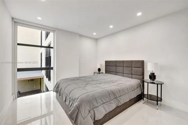 Plaza of the Americas #220 image #19