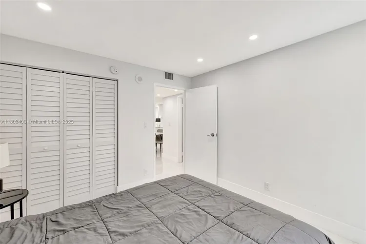 Plaza of the Americas #220 image #20