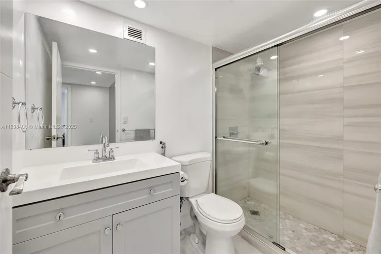 Plaza of the Americas #220 image #21