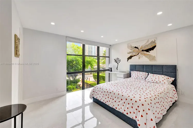 Plaza of the Americas #220 image #22