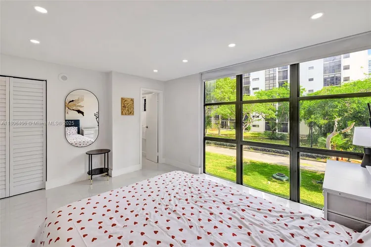 Plaza of the Americas #220 image #23