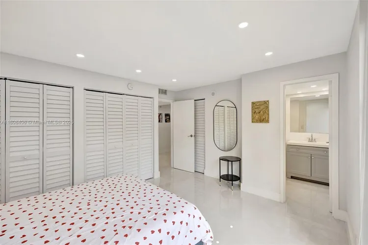 Plaza of the Americas #220 image #24