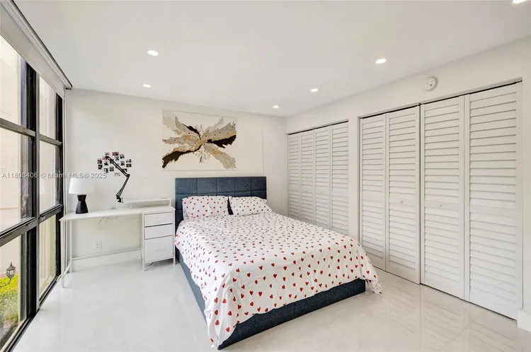 Plaza of the Americas #220 image #25