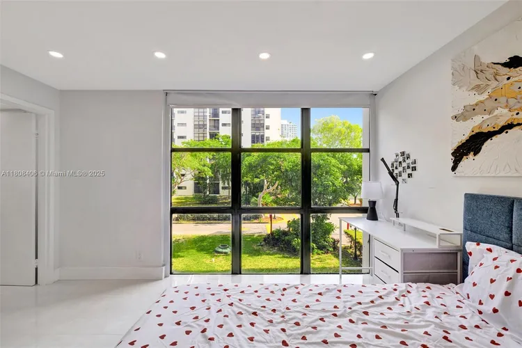 Plaza of the Americas #220 image #26