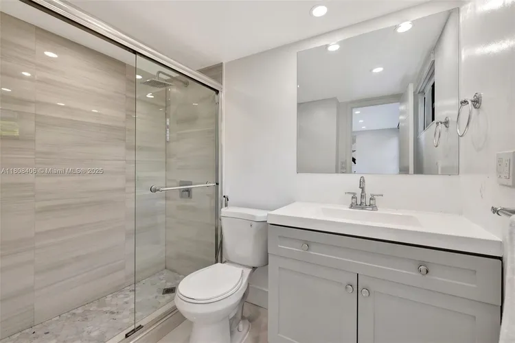 Plaza of the Americas #220 image #27