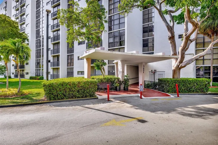 Plaza of the Americas #220 image #28