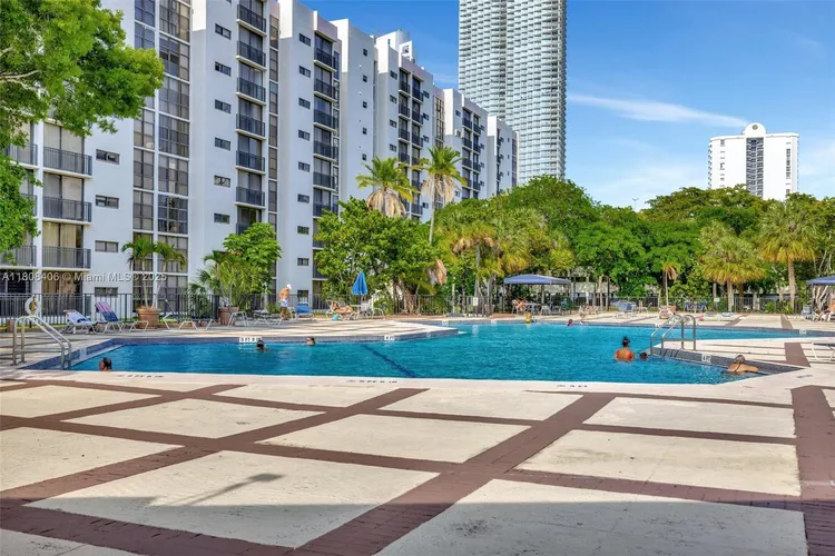 Plaza of the Americas #220 image #35