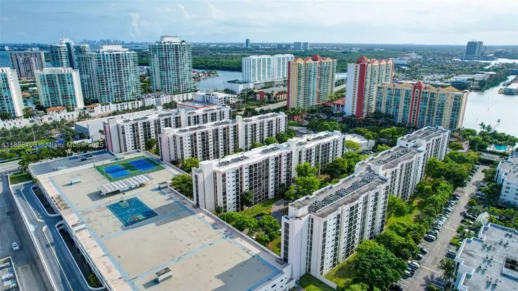 Plaza of the Americas #220 image #36