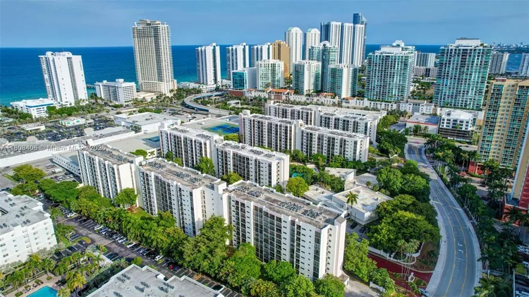 Plaza of the Americas #220 image #38