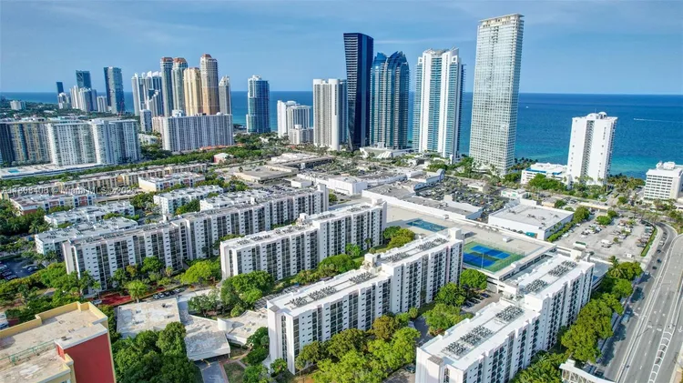 Plaza of the Americas #220 image #39